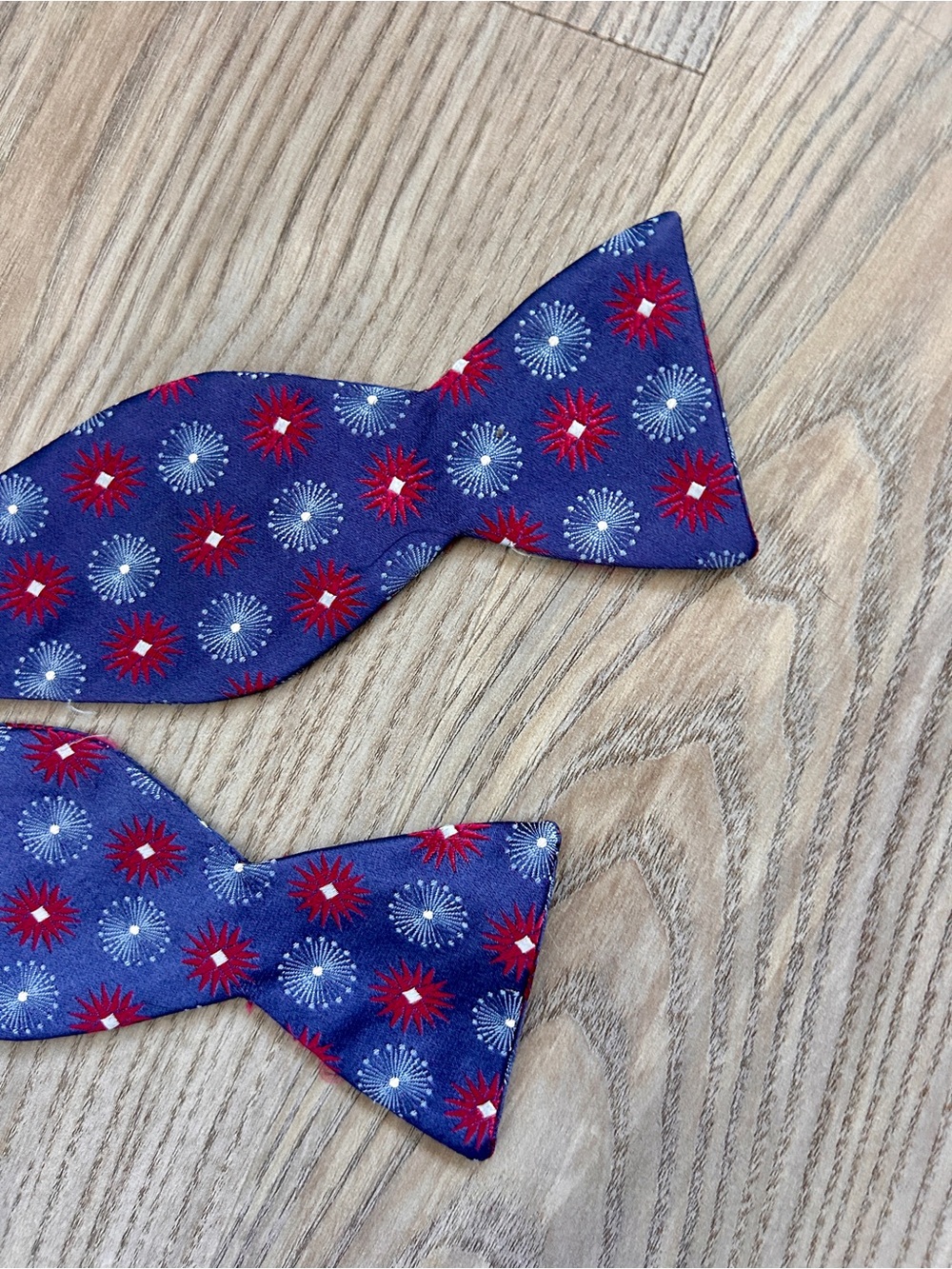 Carrot & Gibbs London Navy Bow Tie with Red/Fuscia & White Starburst Pattern